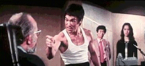 Image gif de Bruce Lee fait gaffe